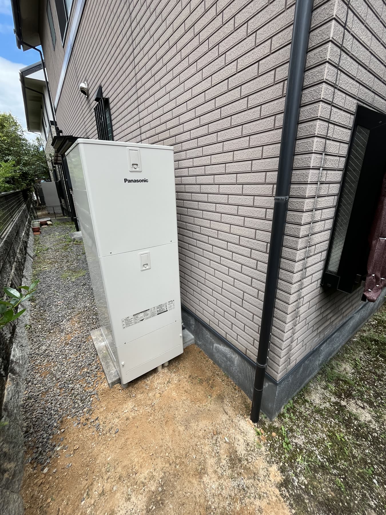 山口市 エコキュート交換（電気温水器からエコキュート）の施工写真 別角度